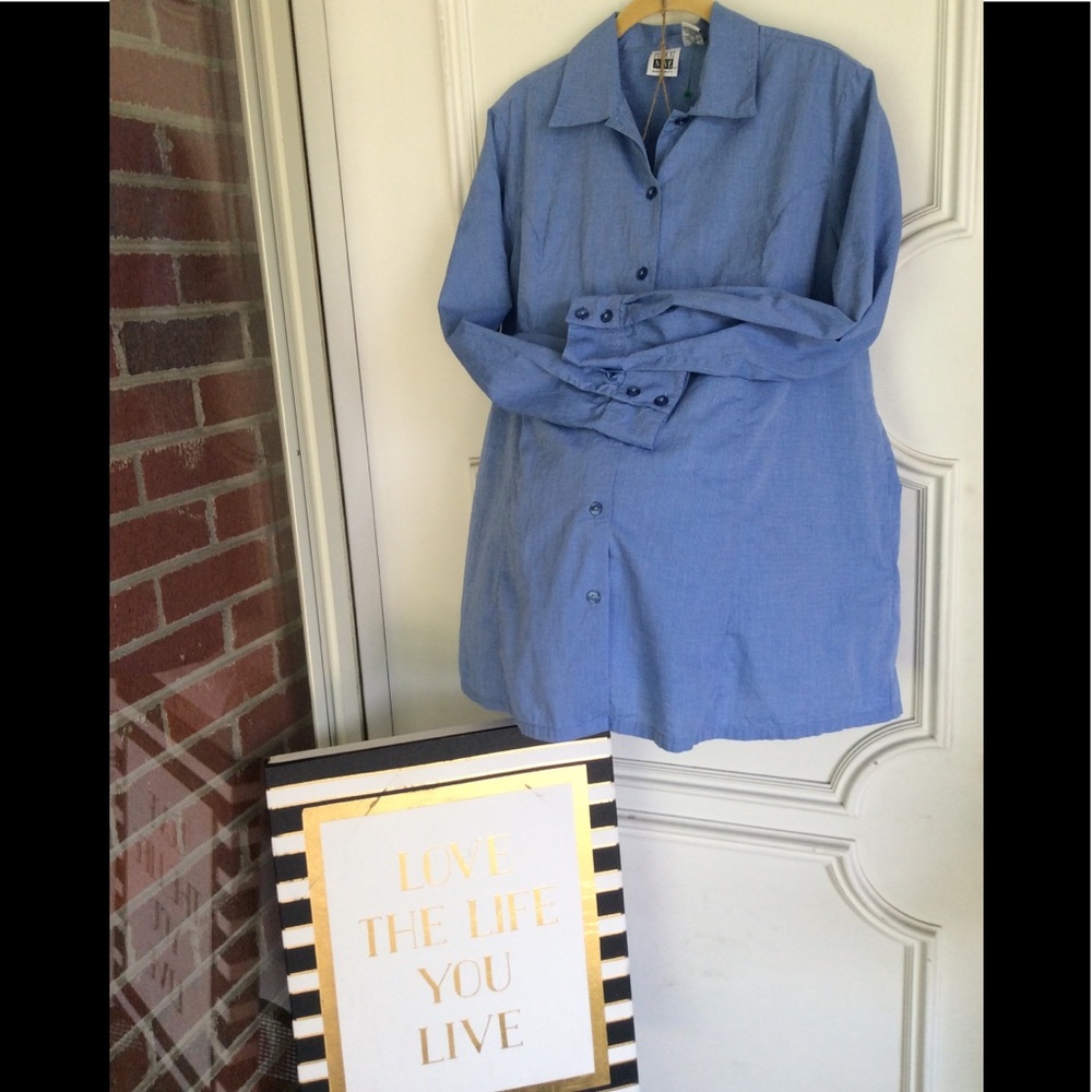 Maternity Button up Size M